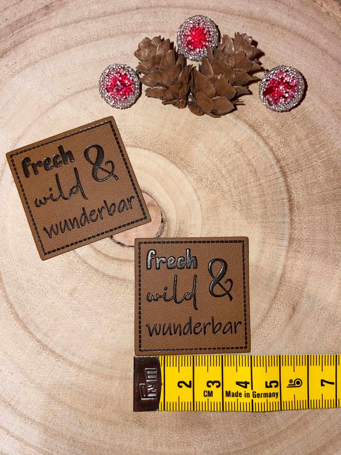 KUNSTLEDER LABEL Frech, wild & wunderbar Quadrat 40x40mm
