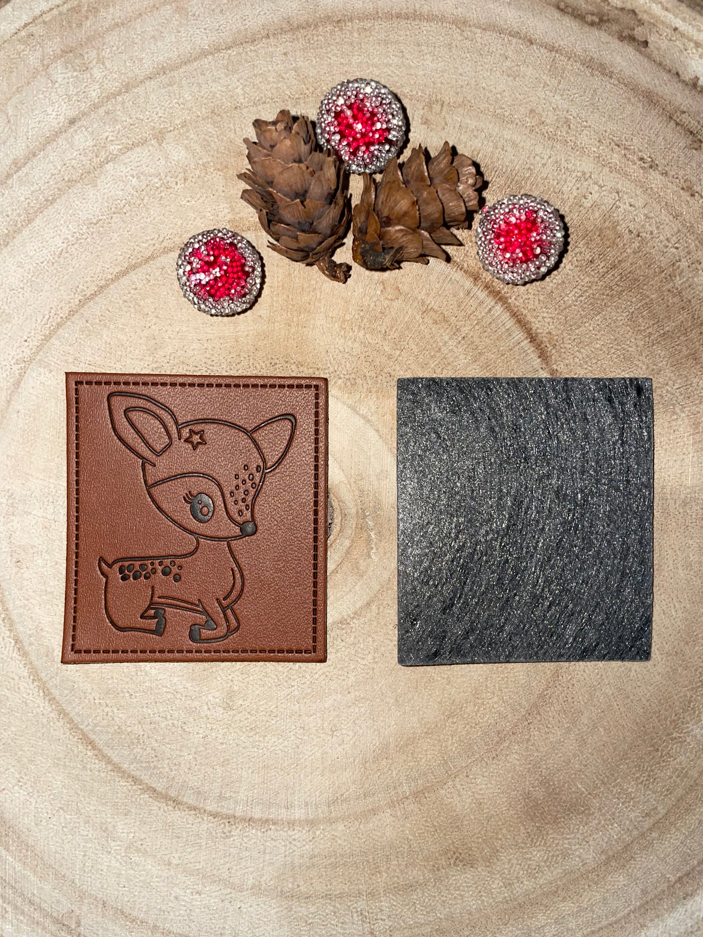 KUNSTLEDER LABEL Reh Quadrat 40x40mm