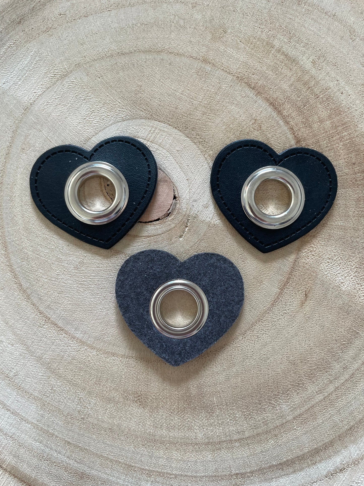 Öse Kunstleder Herz Schwarz Silber - 12mm - 1 Stück