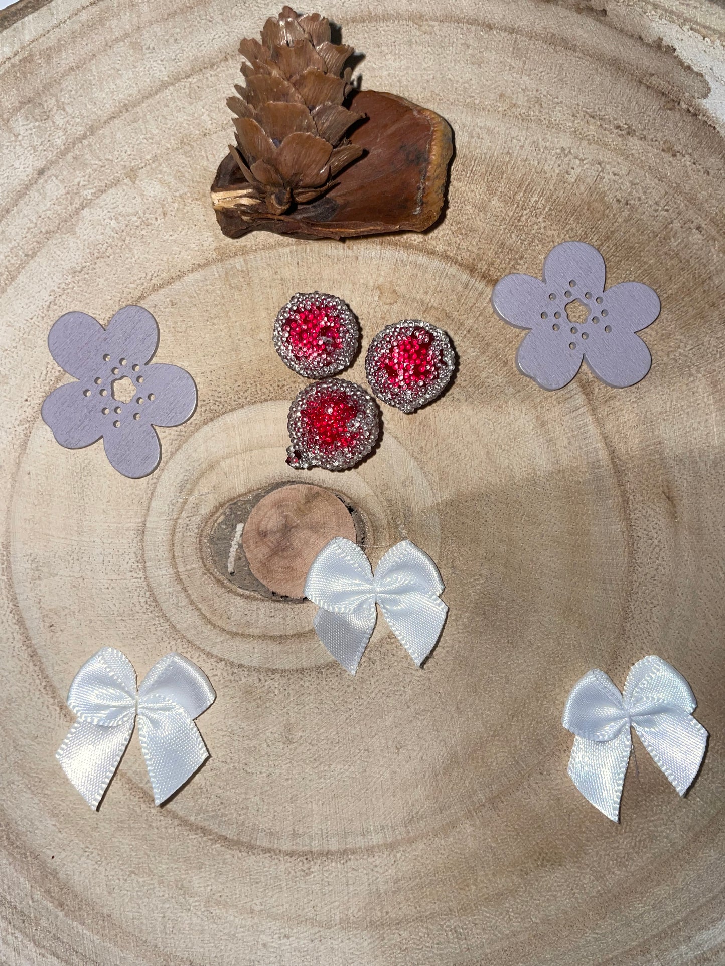 3 KLEINE SATINSCHLEIFEN ♥WEIß♥ 24x24mm