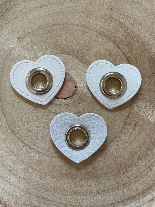 Öse Kunstleder Herz Weiß/Gold - 12mm - 1 Stück