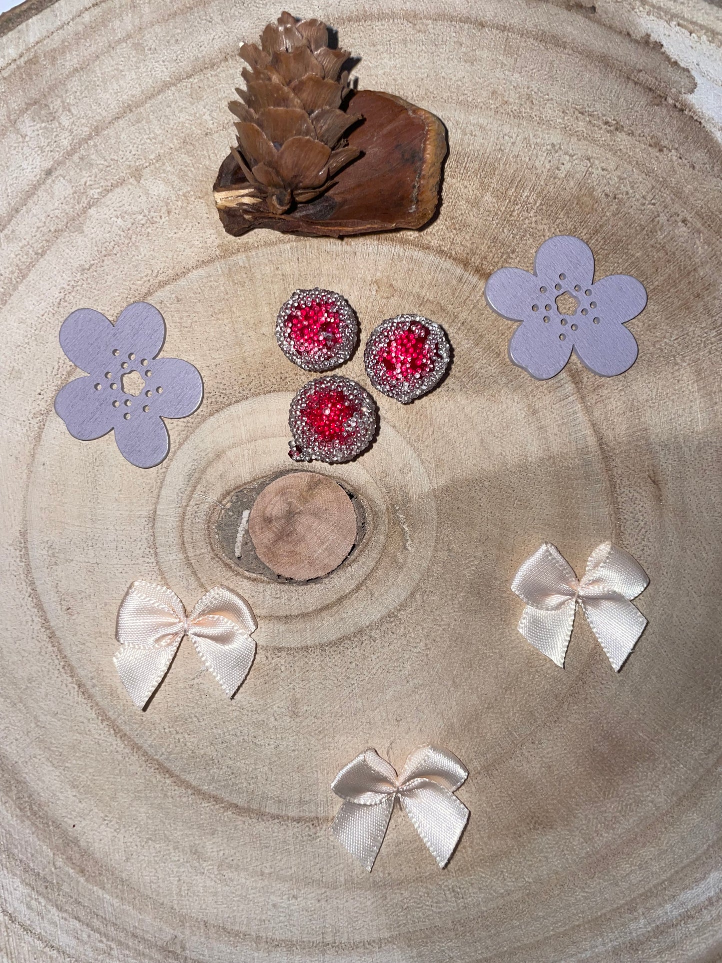 3 KLEINE SATINSCHLEIFEN ♥CREME♥ 24x24mm